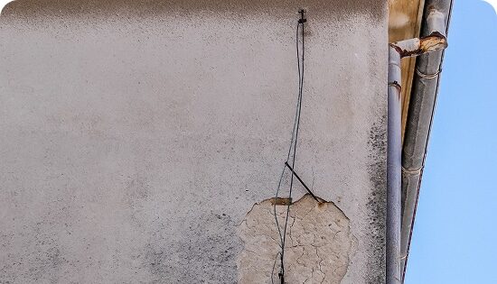 Mur en briques poreux nécessitant un traitement et enduit de façade
