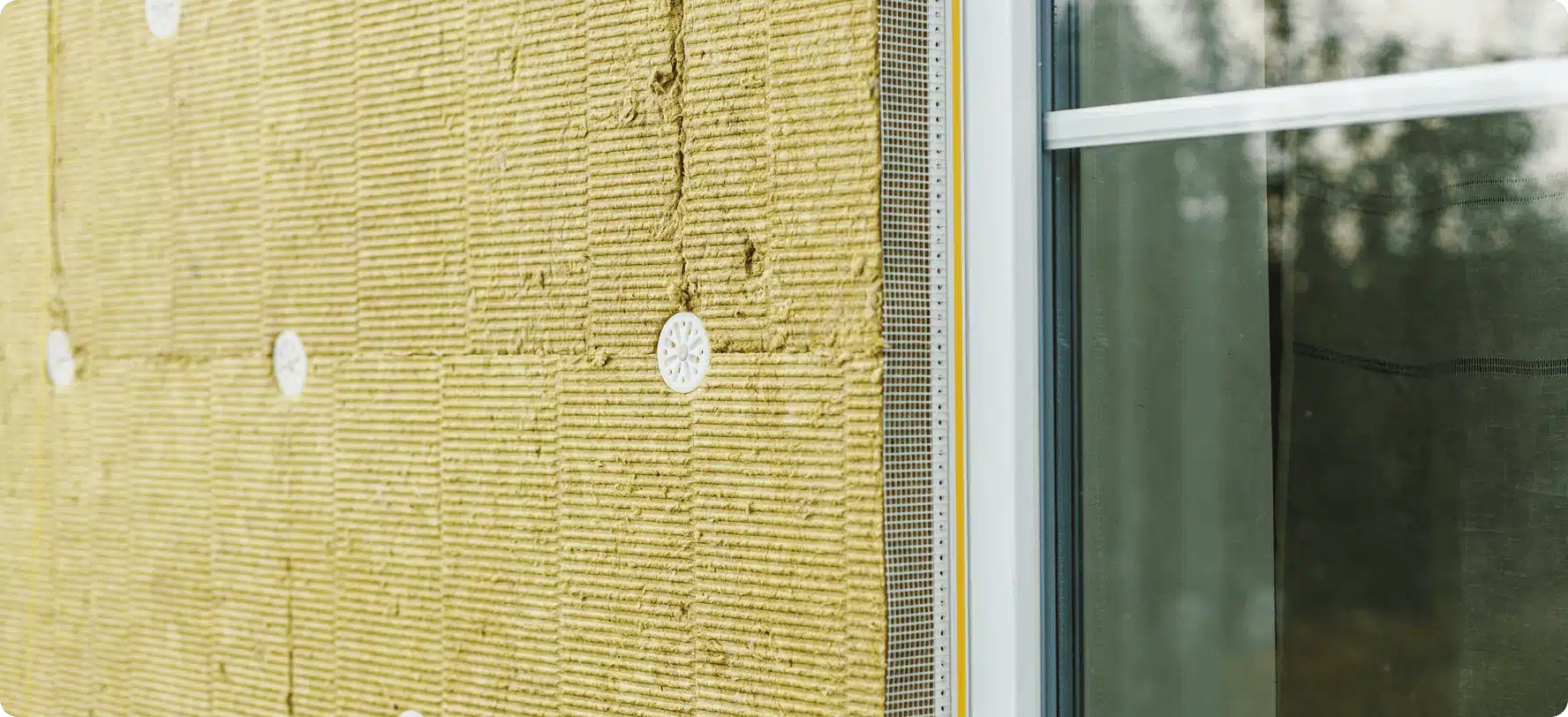 Pose d'isolation thermique par l'extérieur ITE sur une maison Phénix